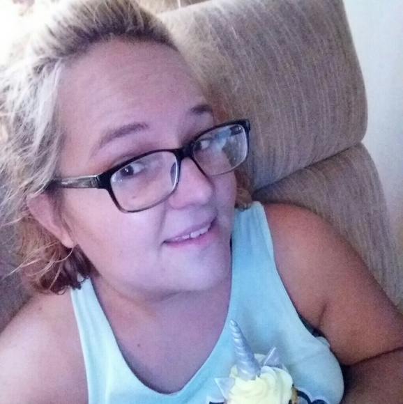 Meet your Posher, Jessica - Picture 2 of 2